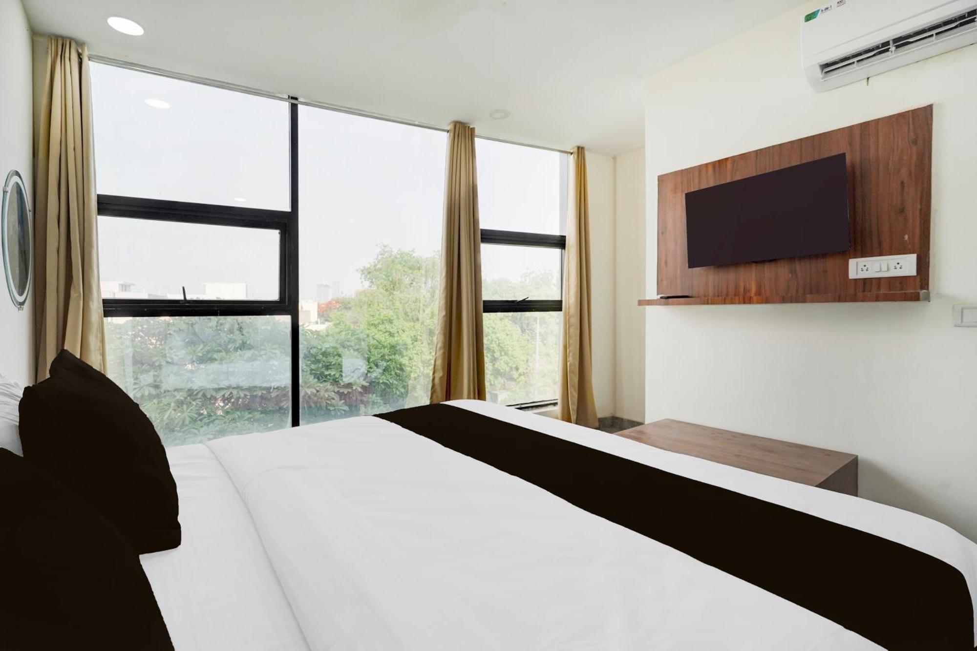 Hotel O Indirapuram Grand Газиабад Экстерьер фото