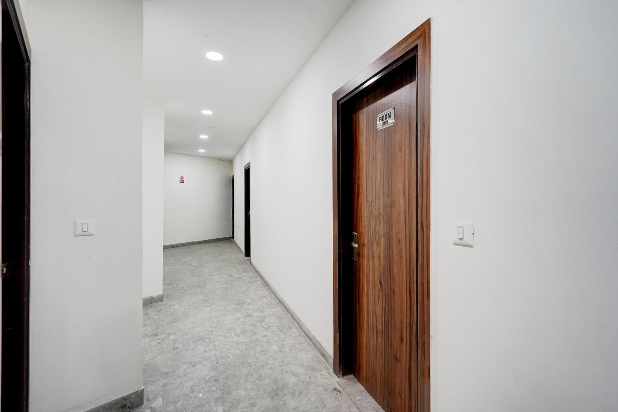 Hotel O Indirapuram Grand Газиабад Экстерьер фото